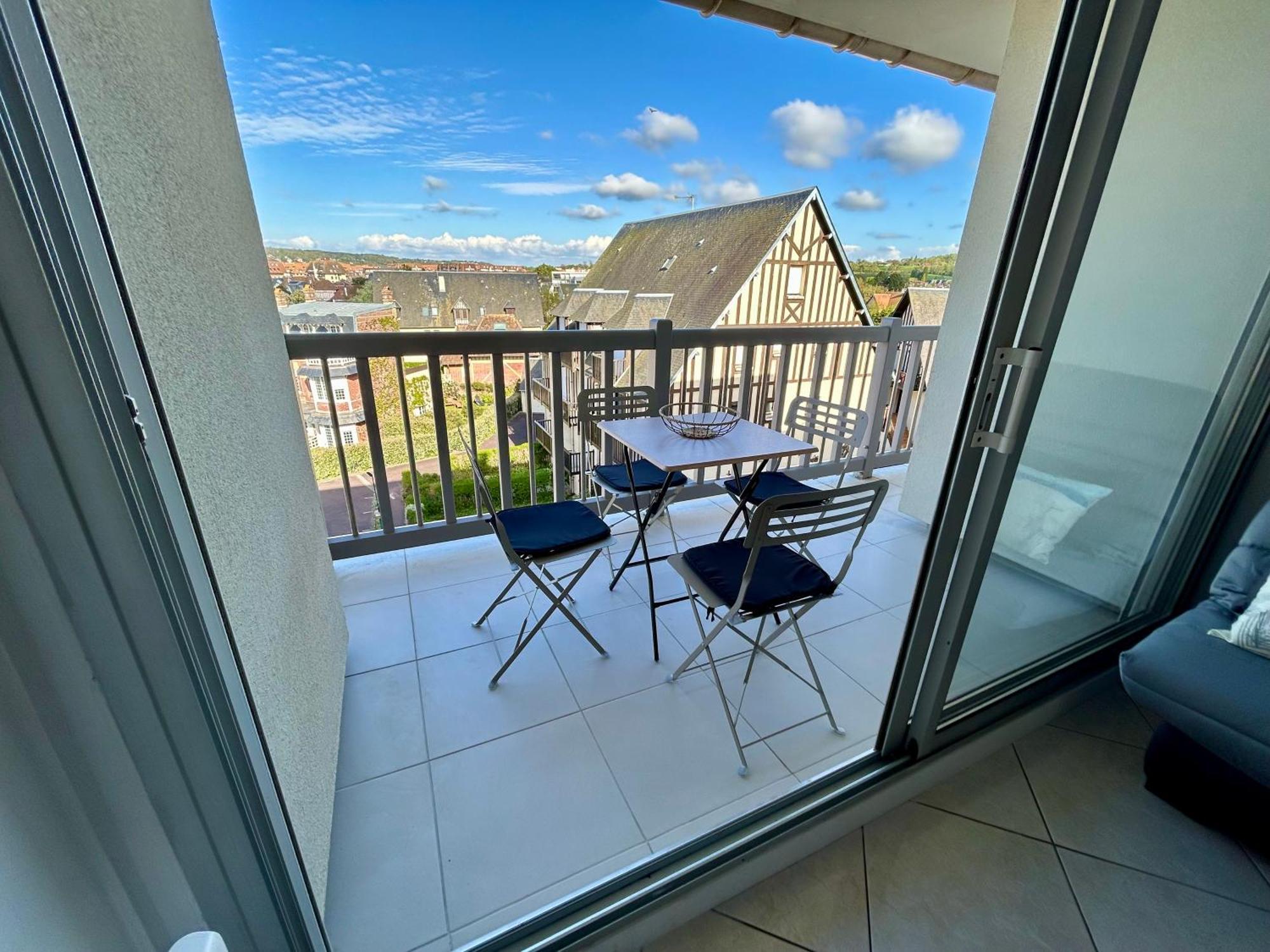 Appartement Vue Mer - 30 M De La Plage - 5 Minutes A Pied Du Centre Ville Et Du Casino Вілле-сюр-Мер Екстер'єр фото