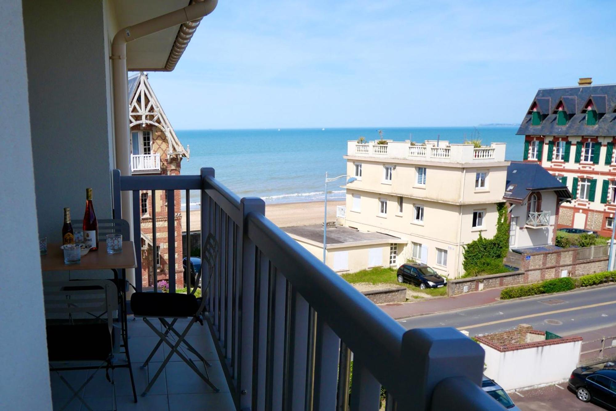 Appartement Vue Mer - 30 M De La Plage - 5 Minutes A Pied Du Centre Ville Et Du Casino Вілле-сюр-Мер Екстер'єр фото